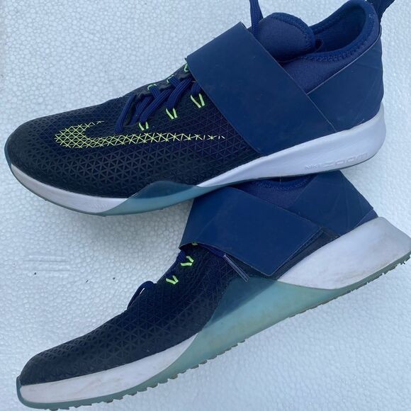 Nike Sz 7.5 athletic sneakers - Picture 1 of 5